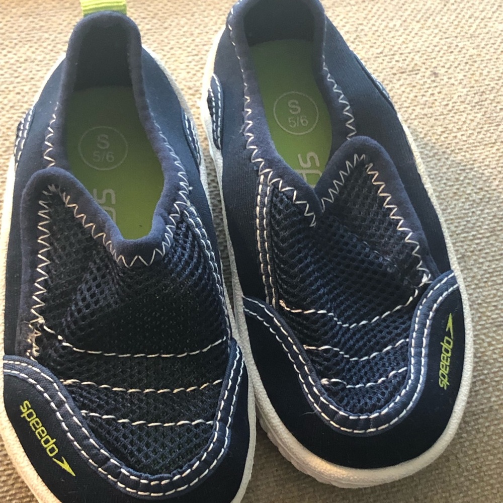Speedo water shoes 5/6